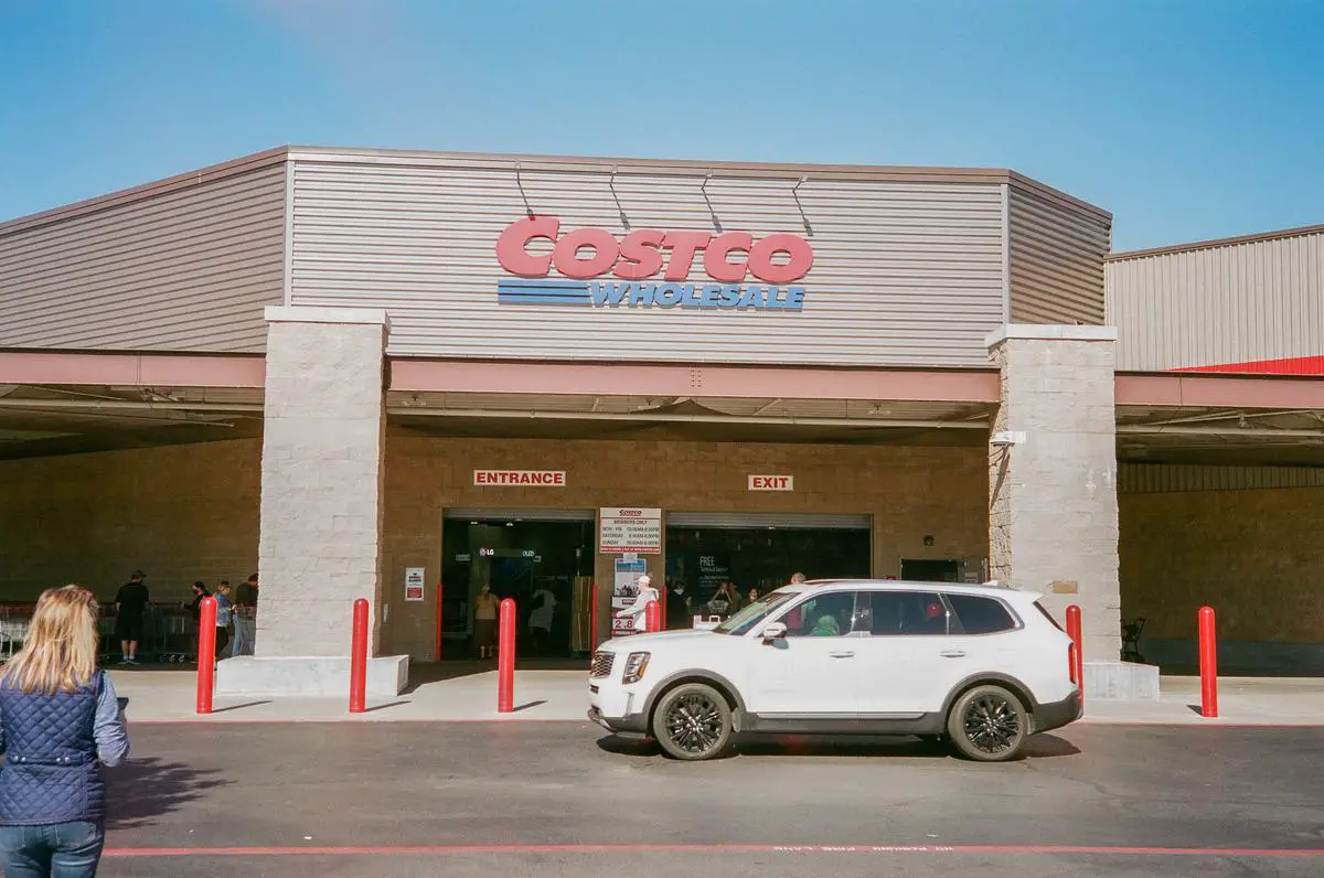 A picture of a Costco store in Idaho Falls with shoppers and carts.